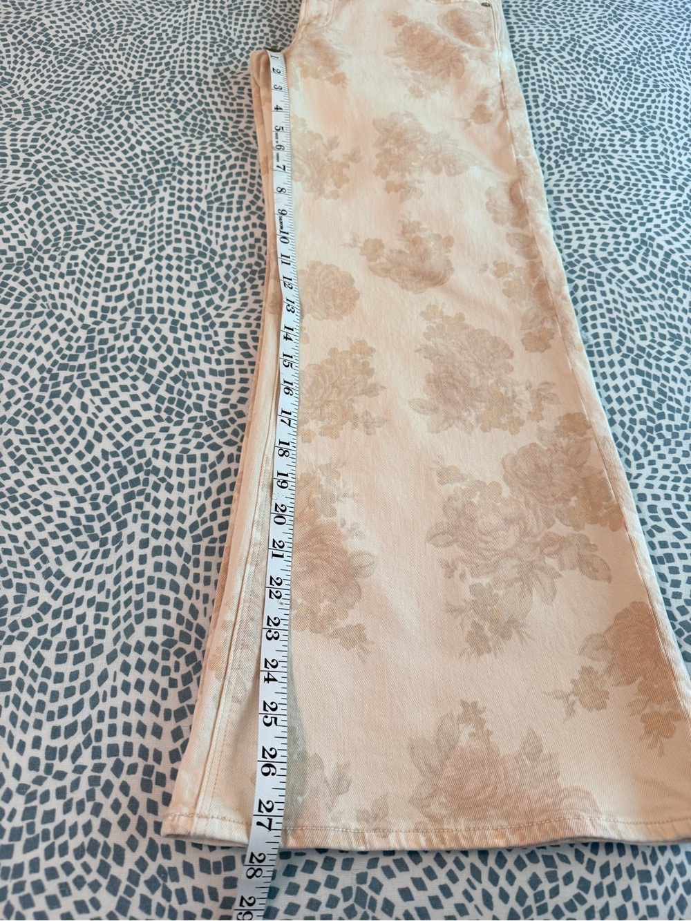 American Eagle | Beige Floral Low-Rise Flare Jeans - Picture 9 of 10